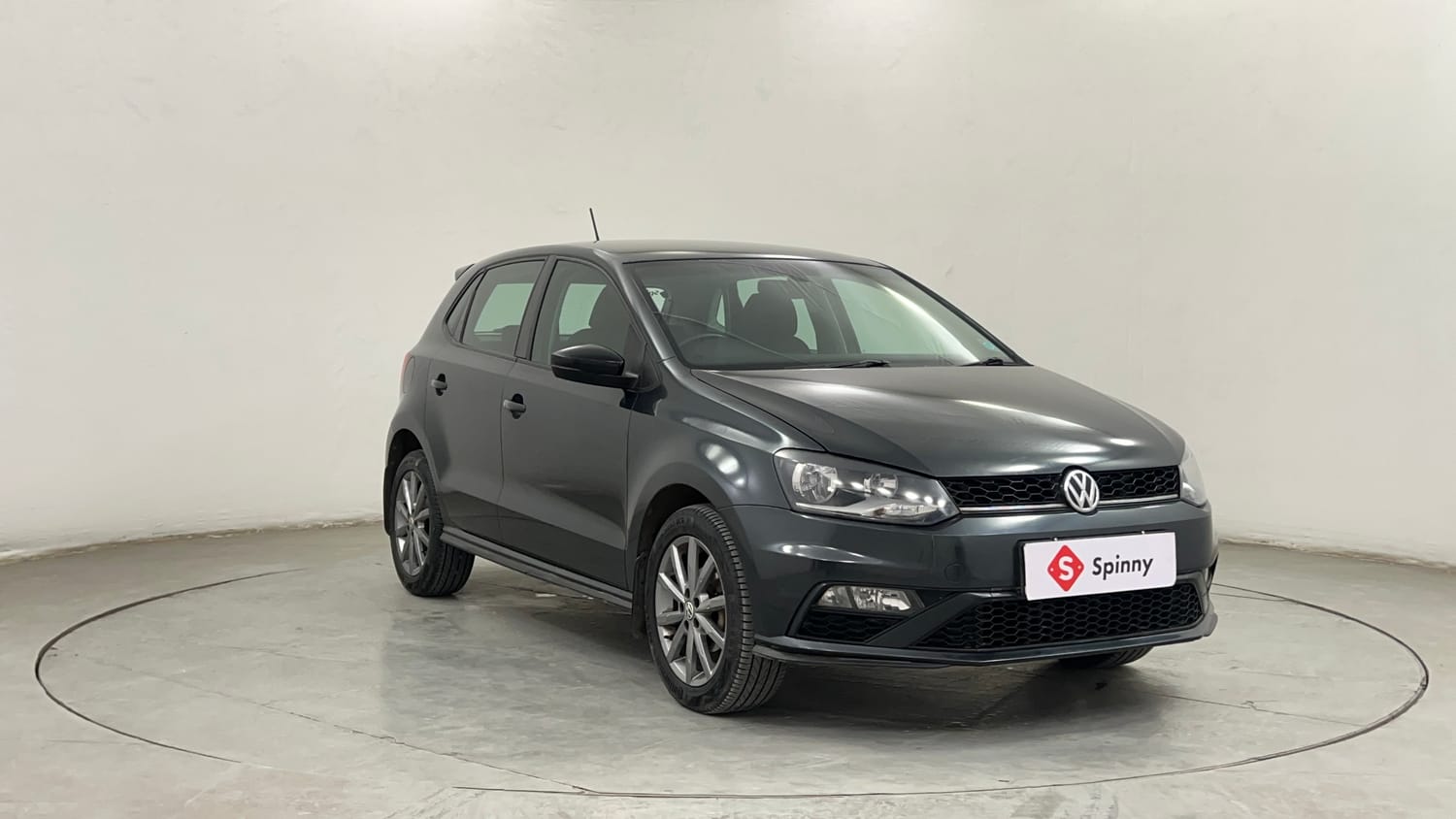 Used 2020 Volkswagen Polo Highline Plus 1.0L TSI Petrol Manual exterior RIGHT FRONT CORNER VIEW