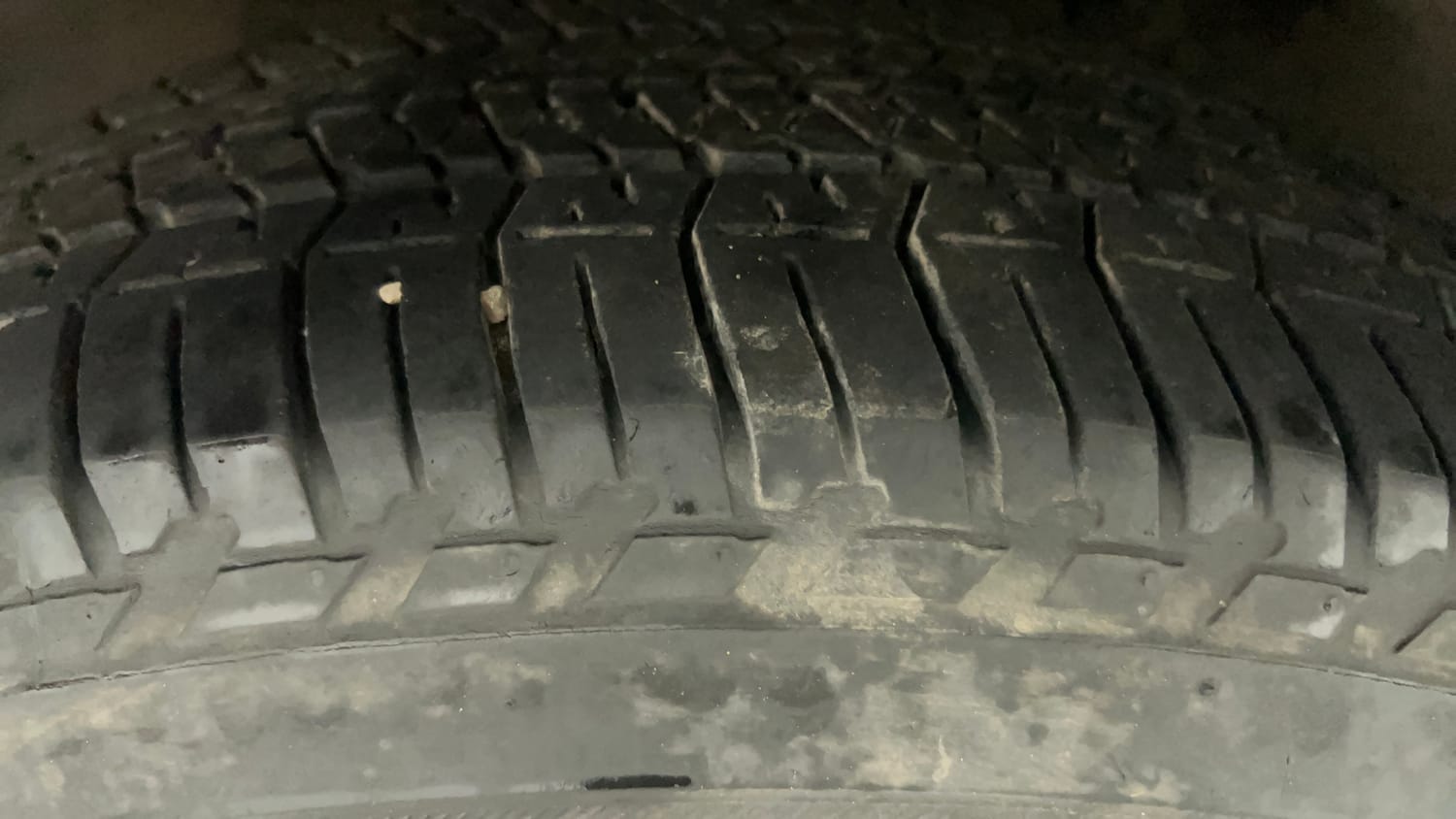 Used 2021 Mahindra XUV500 W9 Diesel Manual tyres LEFT FRONT TYRE TREAD VIEW