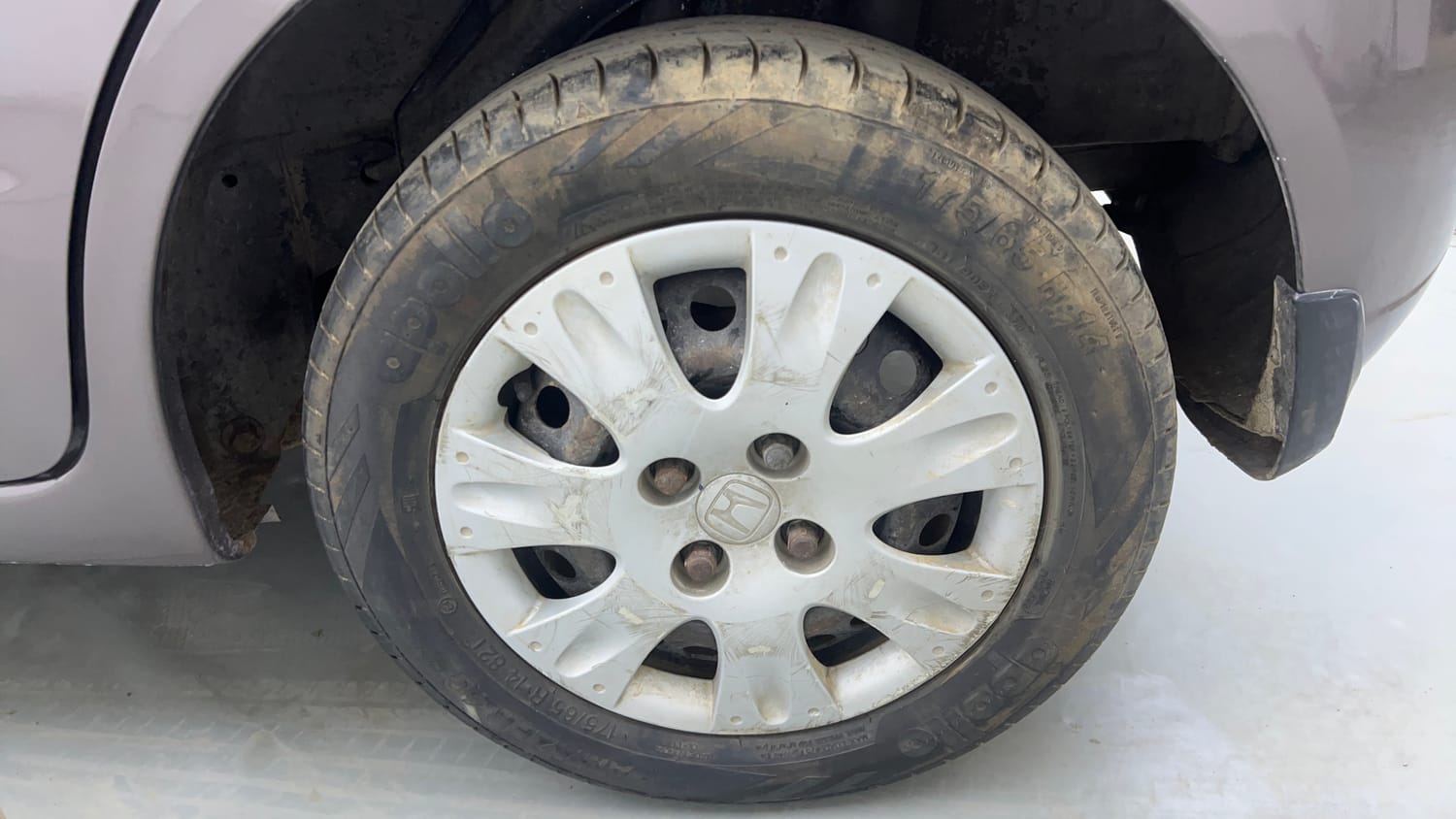 Used 2014 Honda Brio S MT Petrol Manual tyres LEFT REAR TYRE RIM VIEW