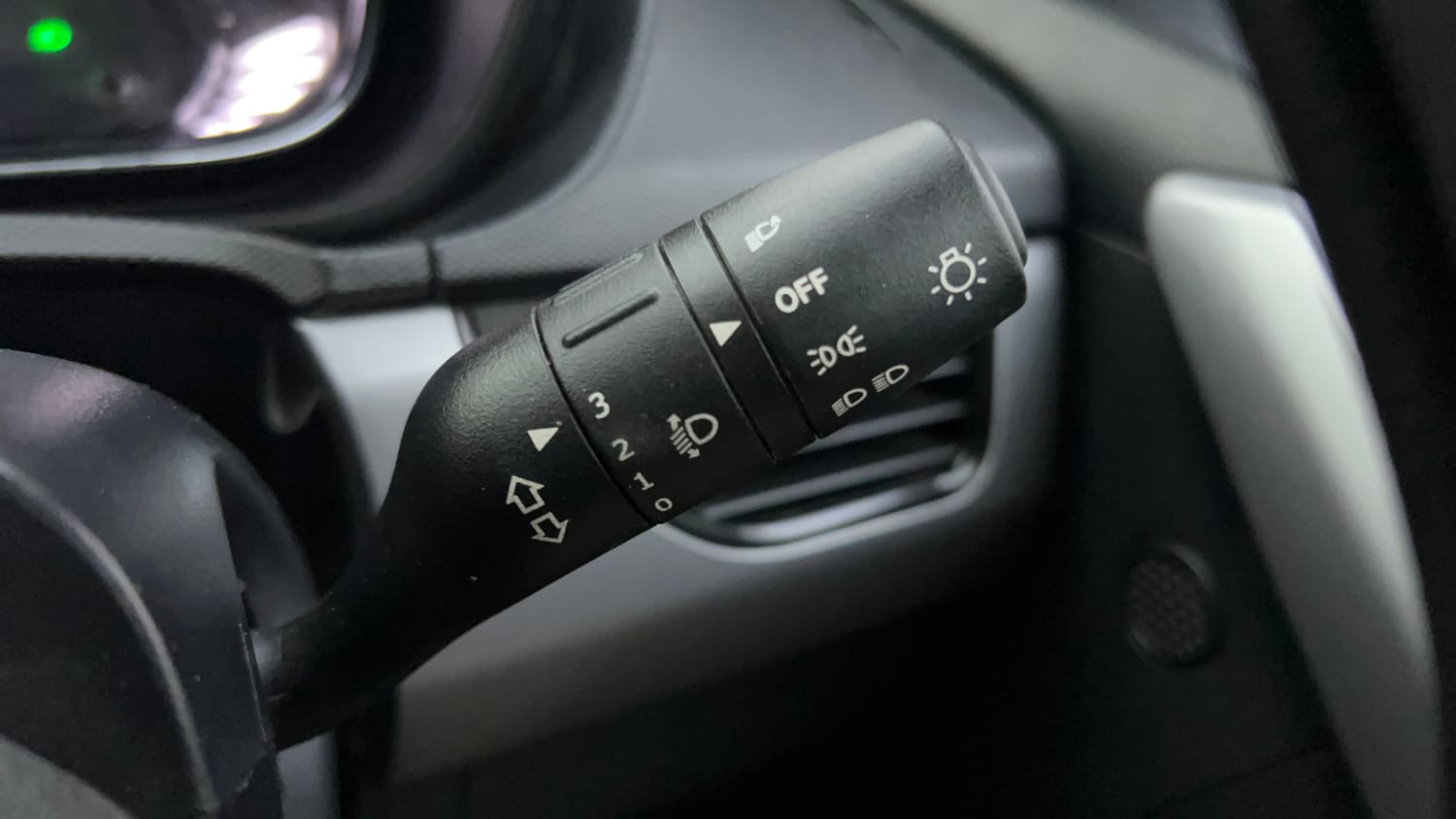 Used 2022 Tata Nexon XMA (S) Diesel Diesel Automatic top_features Rain sensing wipers