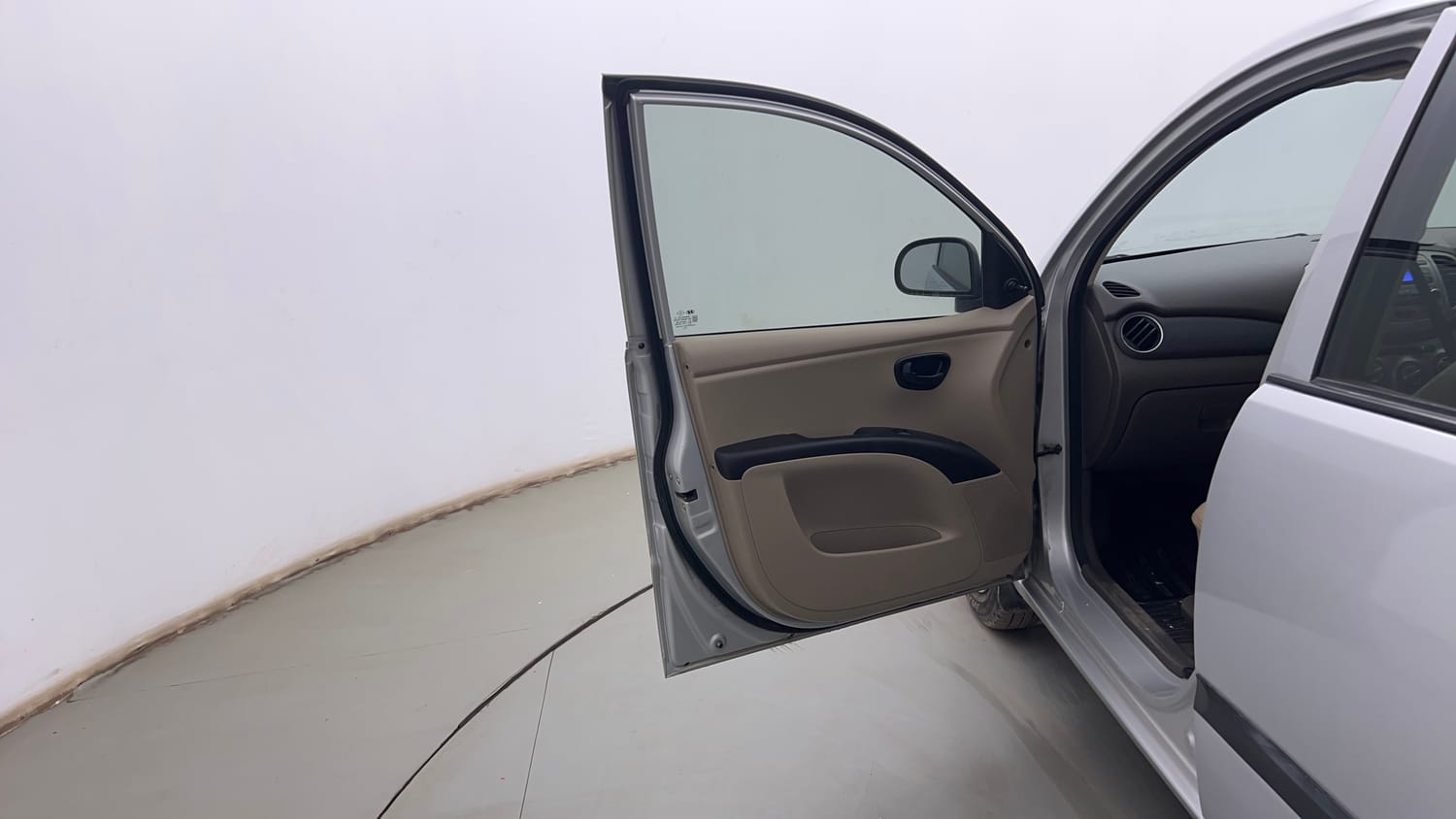 Used 2015 Hyundai i10 Magna 1.1 iRDE2 Petrol Manual interior LEFT FRONT DOOR OPEN VIEW