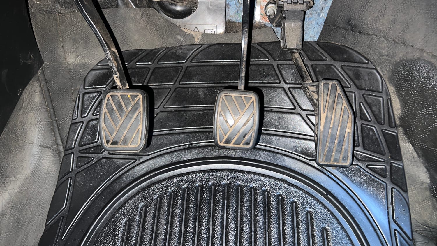 Used 2022 Maruti Suzuki Swift VXi Petrol Manual interior PEDALS VIEW