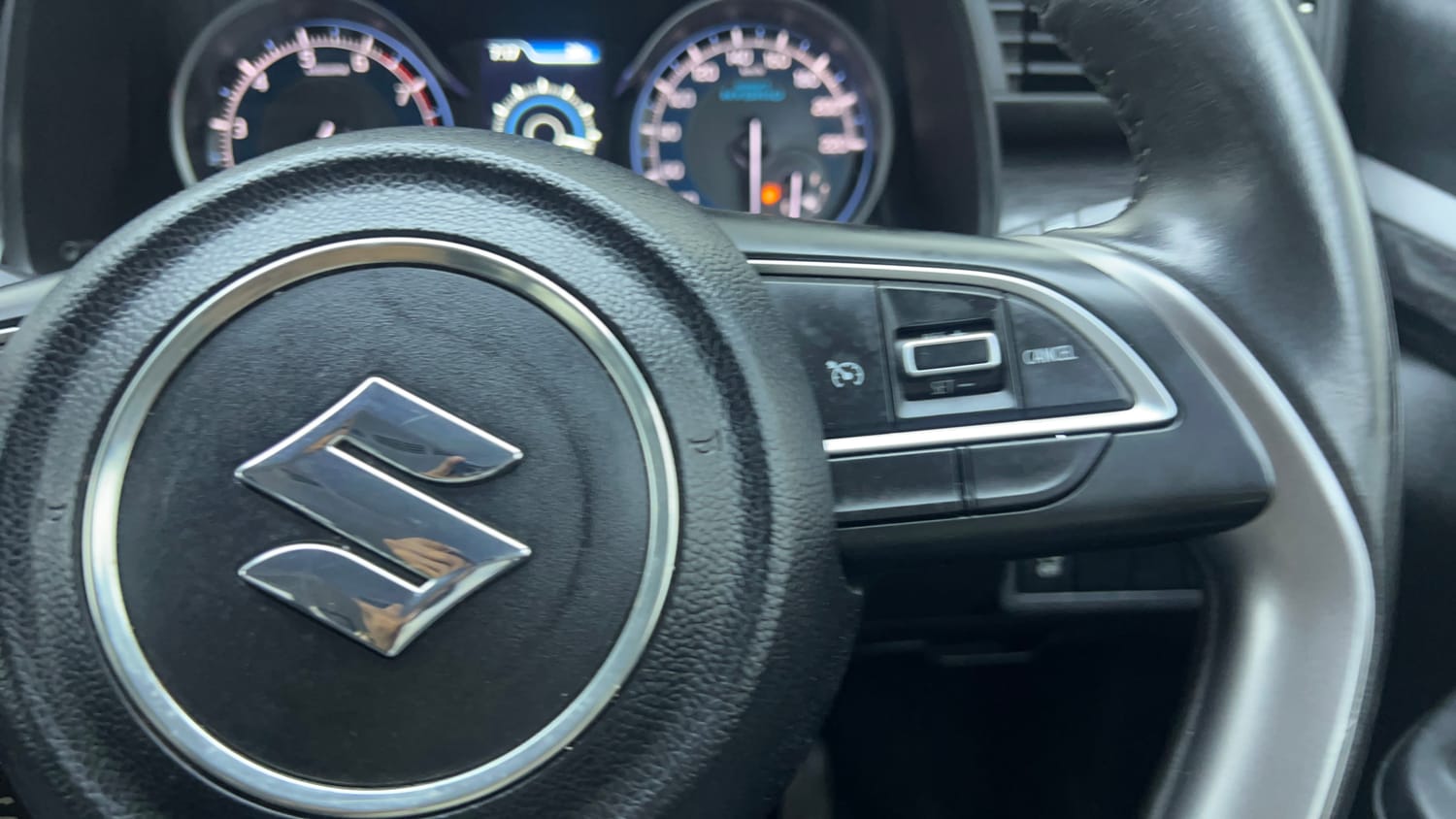 Used 2020 Maruti Suzuki XL6 Alpha MT Petrol Petrol Manual top_features Cruise control
