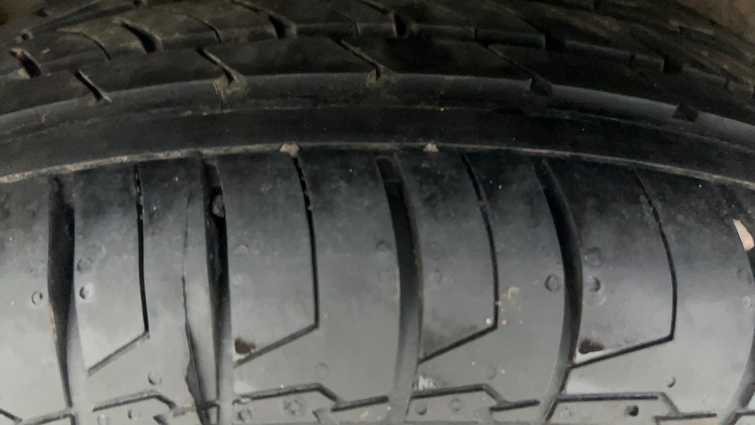Used 2022 Kia Carens Luxury Plus 1.4 Petrol 7 STR Petrol Manual tyres RIGHT REAR TYRE TREAD VIEW