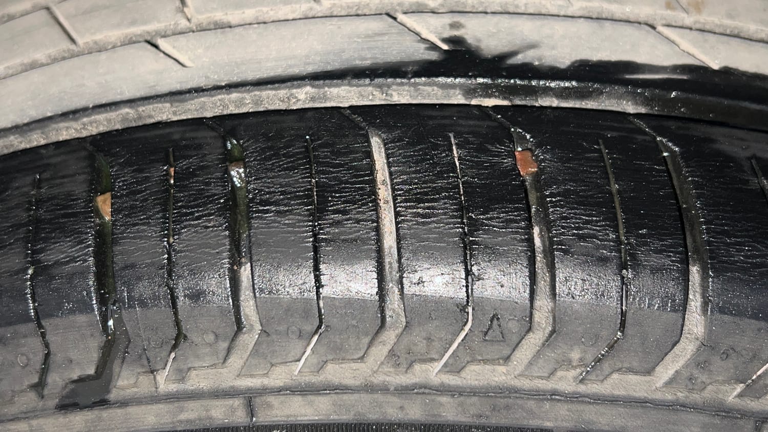 Used 2023 Tata Punch Pure MT Petrol Manual tyres LEFT FRONT TYRE TREAD VIEW