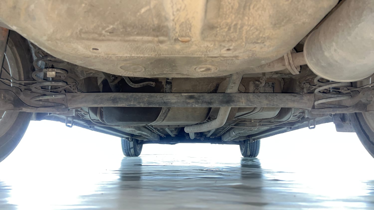 Used 2017 Maruti Suzuki Ciaz ZDi SHVS Diesel Manual extra REAR UNDERBODY VIEW (TAKEN FROM REAR)