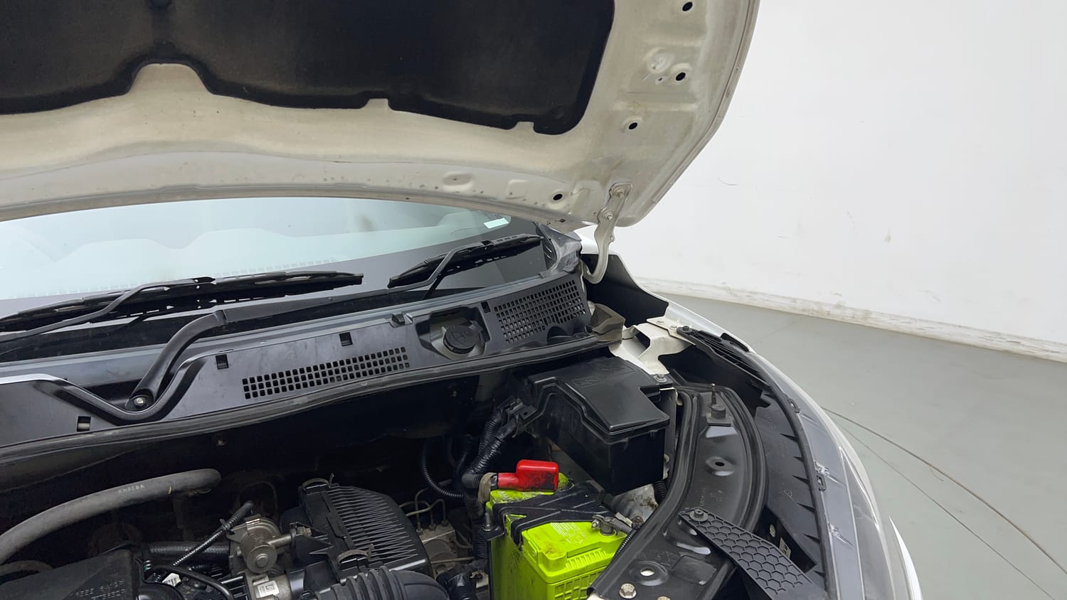 Used 2022 Nissan Magnite XE Petrol Manual engine ENGINE LEFT SIDE HINGE & APRON VIEW