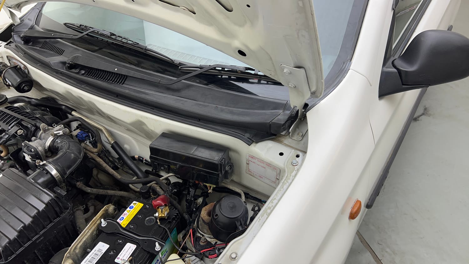 Used 2018 Maruti Suzuki Alto 800 LXi Petrol Manual engine ENGINE LEFT SIDE HINGE & APRON VIEW