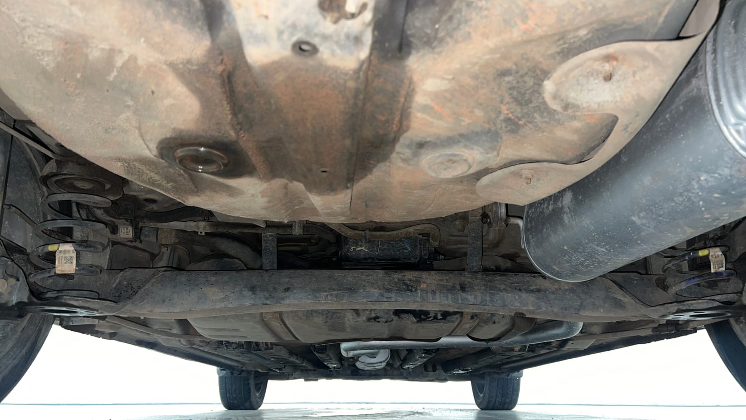 Used 2018 Hyundai Verna SX 1.6 VTVT Petrol Manual extra REAR UNDERBODY VIEW (TAKEN FROM REAR)