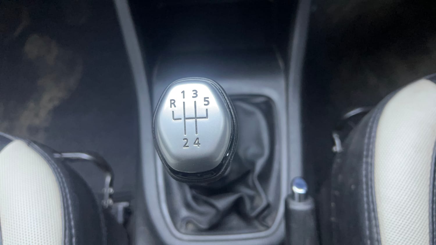 Used 2020 Renault Triber RXZ Petrol Manual interior GEAR  KNOB VIEW