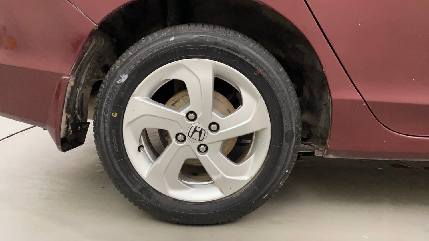 Used 2014 Honda City V Diesel Diesel Manual tyres RIGHT REAR TYRE RIM VIEW