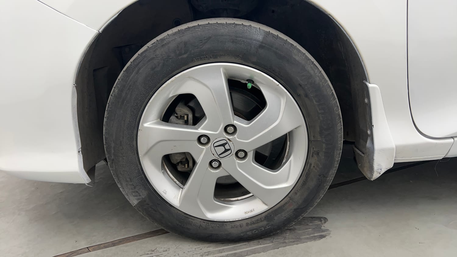 Used 2016 Honda City VX (O) MT BL Petrol Manual tyres LEFT FRONT TYRE RIM VIEW
