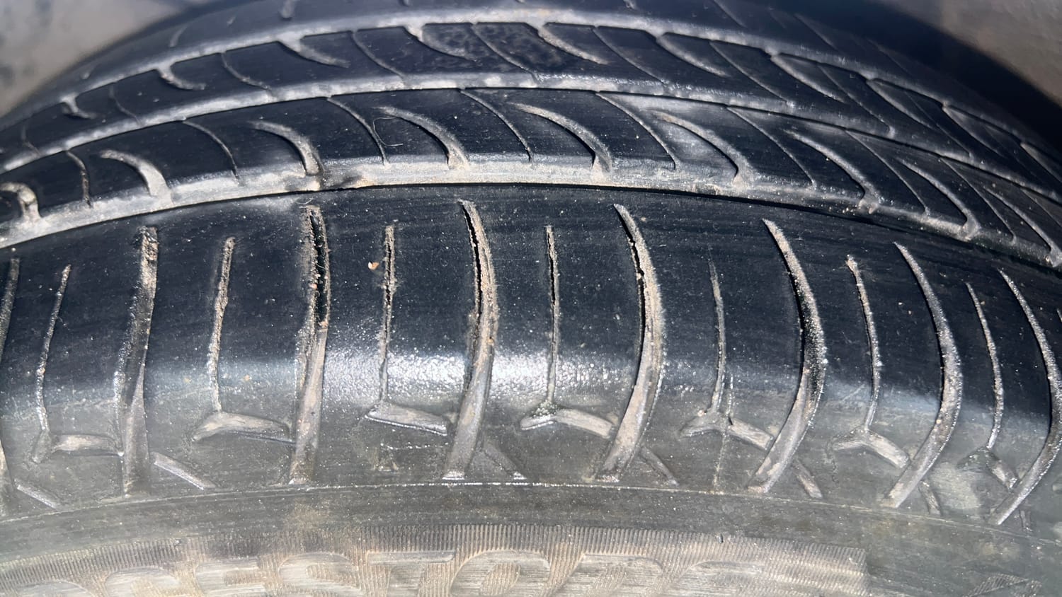 Used 2020 Honda Amaze 1.2 VX CVT Petrol Petrol Automatic tyres LEFT FRONT TYRE TREAD VIEW