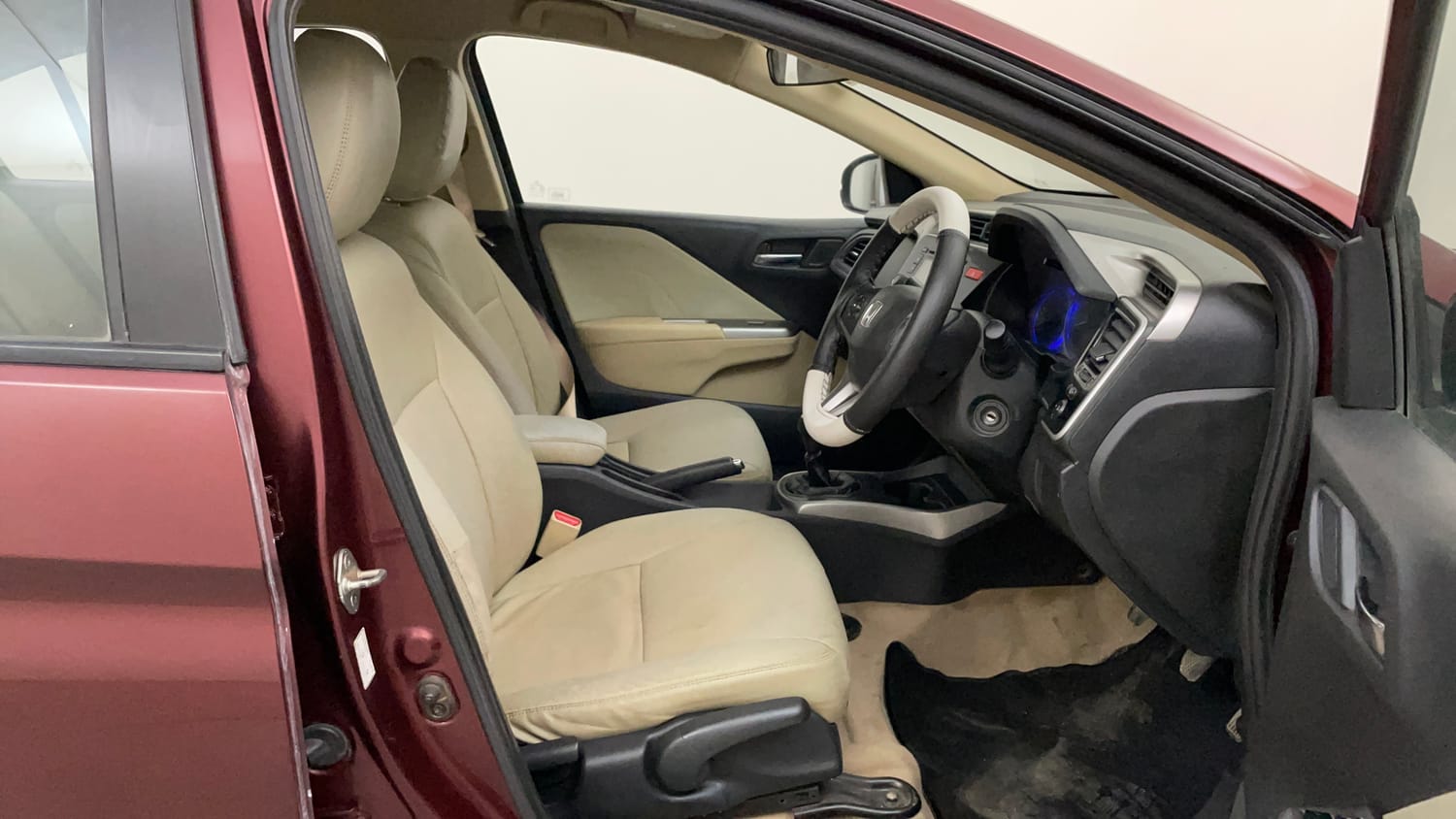 Used 2014 Honda City V Diesel Diesel Manual interior RIGHT SIDE FRONT DOOR CABIN VIEW