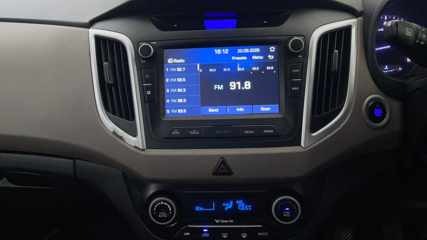 Used 2018 Hyundai Creta SX 1.6 (O) Petrol Petrol Manual interior MUSIC SYSTEM & AC CONTROL VIEW