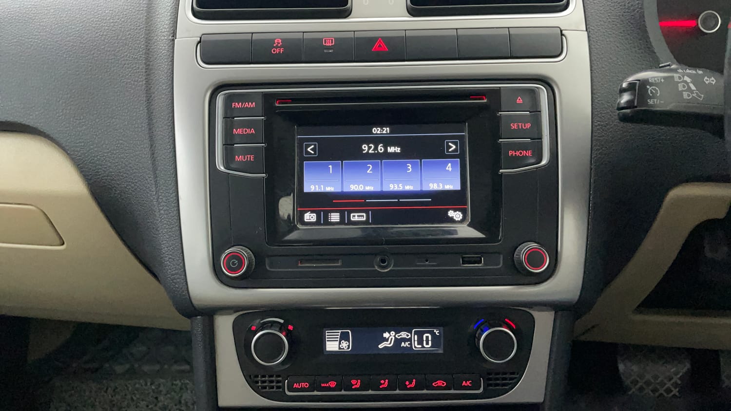 Used 2016 Volkswagen Ameo Highline 1.5L AT Diesel Automatic interior MUSIC SYSTEM & AC CONTROL VIEW