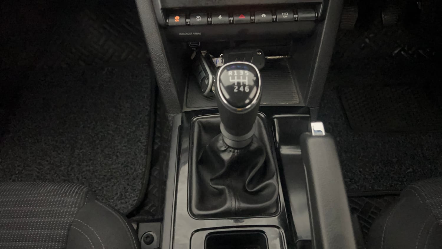 Used 2025 Mahindra XUV700 AX5 Petrol MT 7 STR Petrol Manual interior GEAR  KNOB VIEW