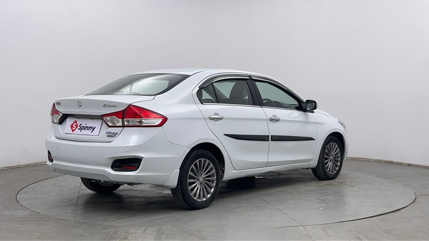 Used 2015 Maruti Suzuki Ciaz ZDi+ SHVS Diesel Manual exterior RIGHT REAR CORNER VIEW