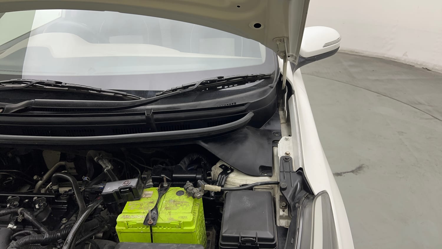 Used 2019 Hyundai Elite i20 Asta 1.2 AT Petrol Automatic engine ENGINE LEFT SIDE HINGE & APRON VIEW