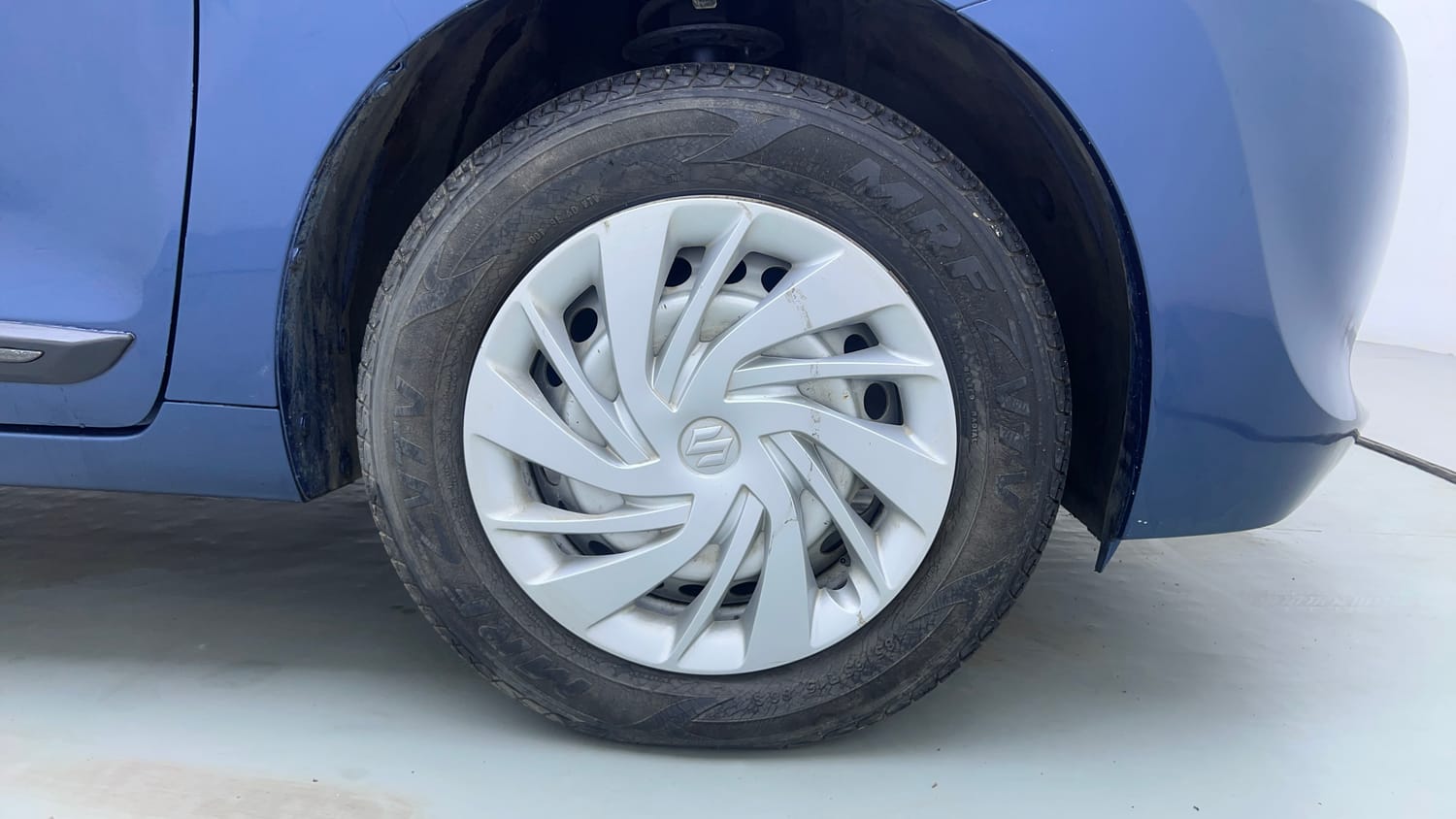 Used 2017 Maruti Suzuki Baleno Sigma 1.2 Petrol Manual tyres RIGHT FRONT TYRE RIM VIEW
