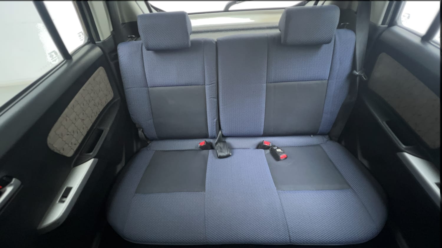 Used 2015 Maruti Suzuki Wagon R 1.0 VXI AMT Petrol Automatic interior REAR SEAT CONDITION VIEW