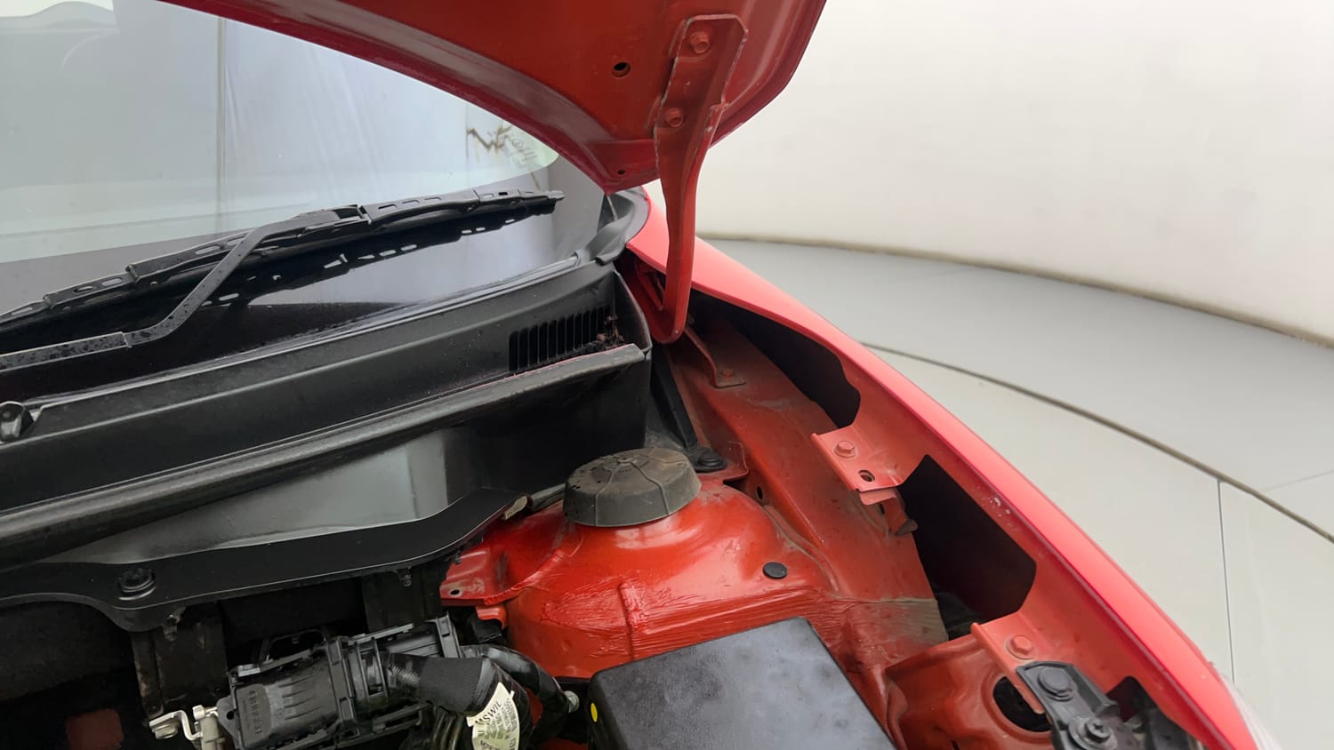 Used 2023 Maruti Suzuki Swift VXi Petrol Manual engine ENGINE LEFT SIDE HINGE & APRON VIEW