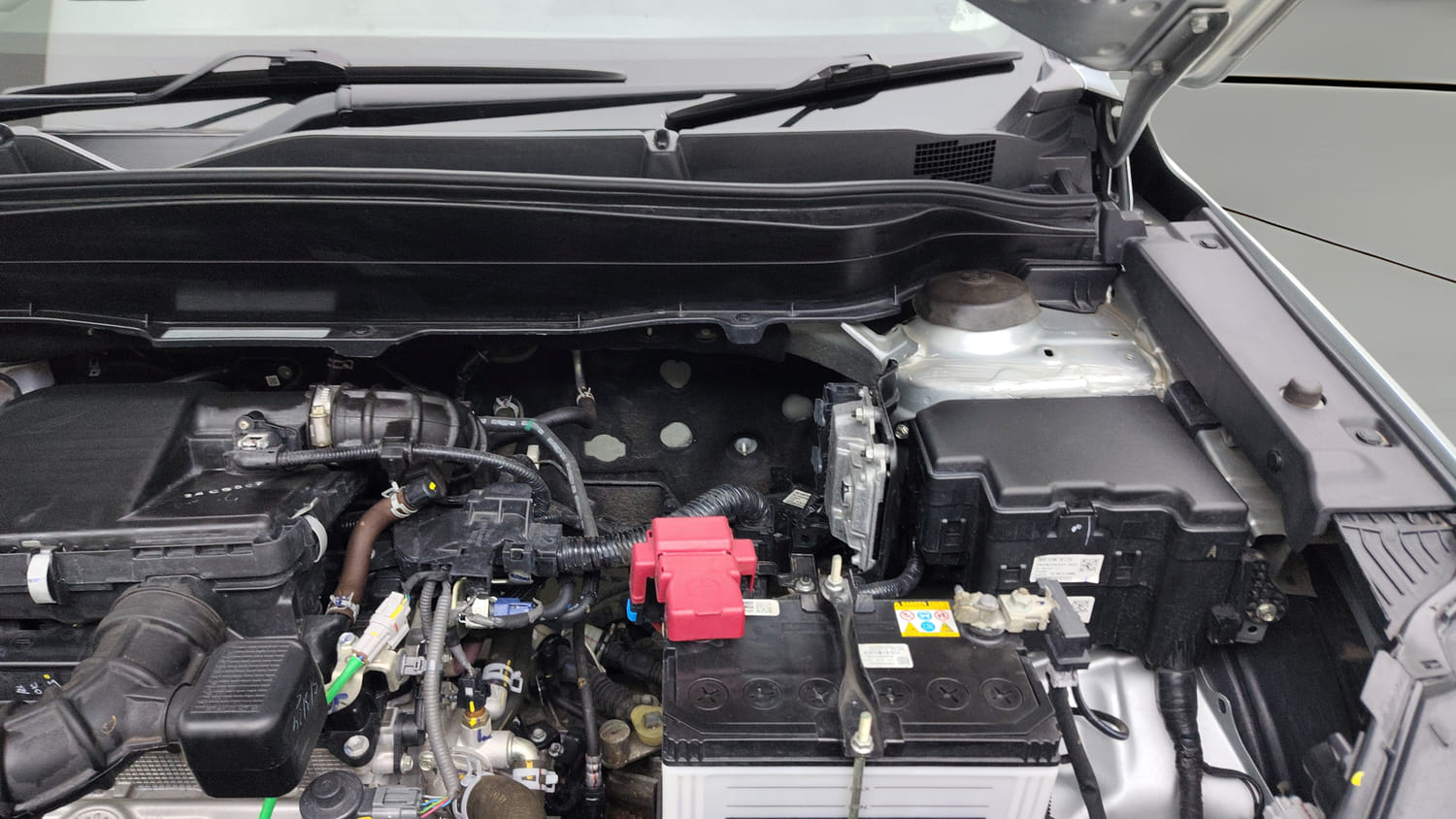 Used 2025 Maruti Suzuki Grand Vitara Alpha Smart Hybrid Petrol Manual engine ENGINE LEFT SIDE VIEW