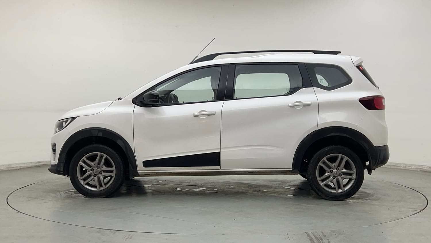 Used 2022 Renault Triber RXZ Petrol Automatic exterior LEFT SIDE VIEW