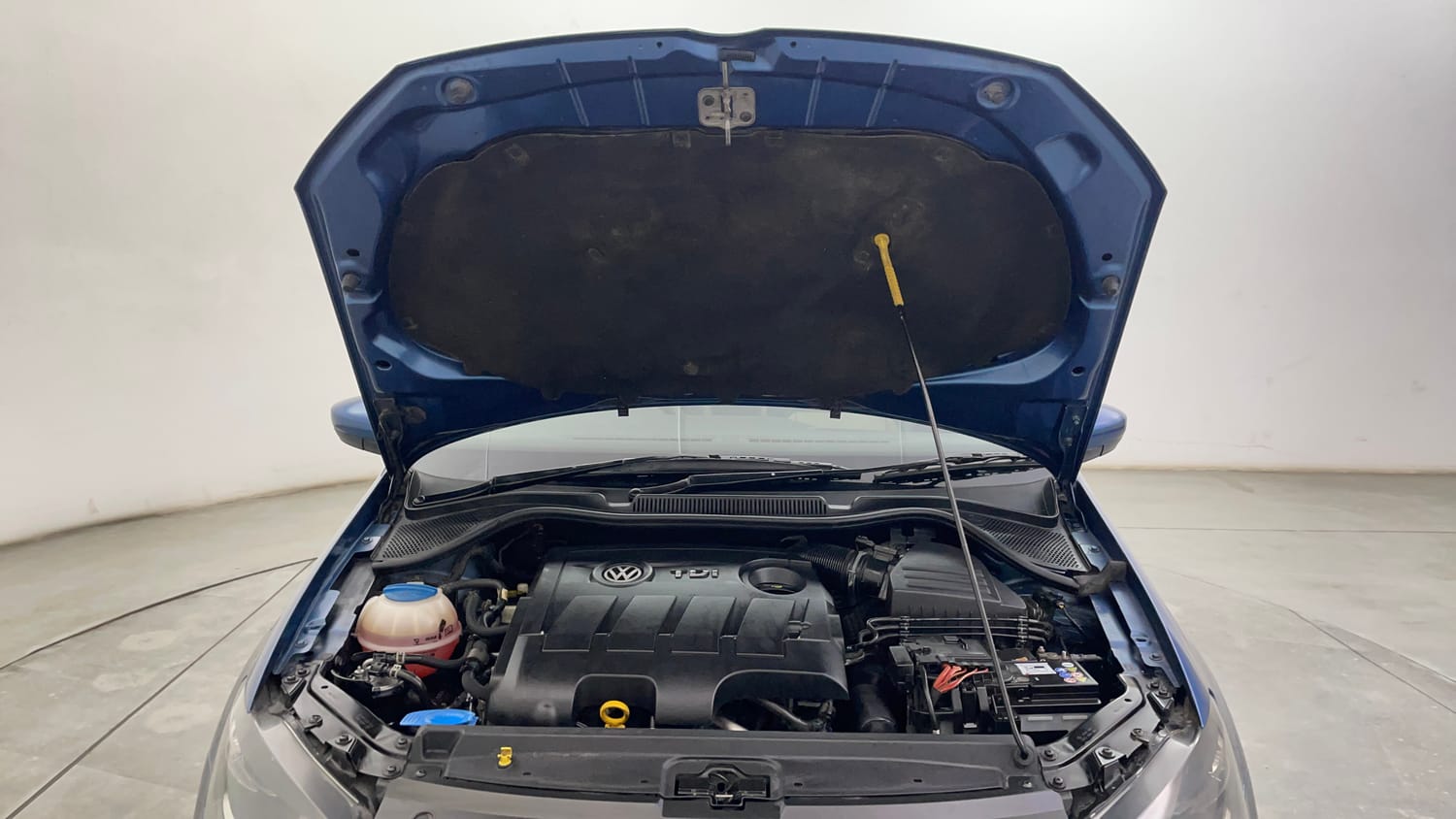 Used 2016 Volkswagen Ameo Highline 1.5L AT Diesel Automatic engine ENGINE & BONNET OPEN FRONT VIEW