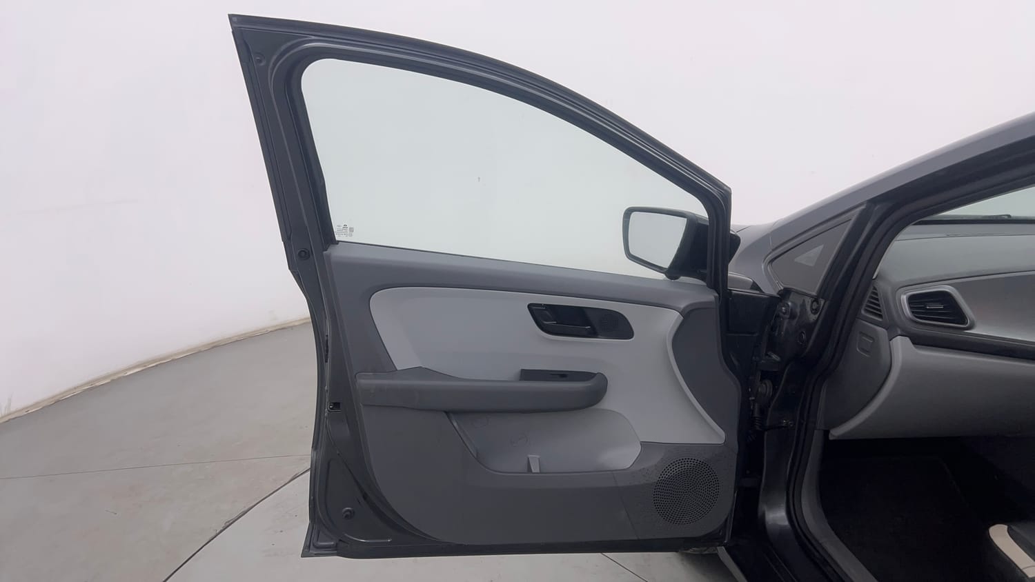Used 2020 Tata Altroz XM Petrol Petrol Manual interior LEFT FRONT DOOR OPEN VIEW