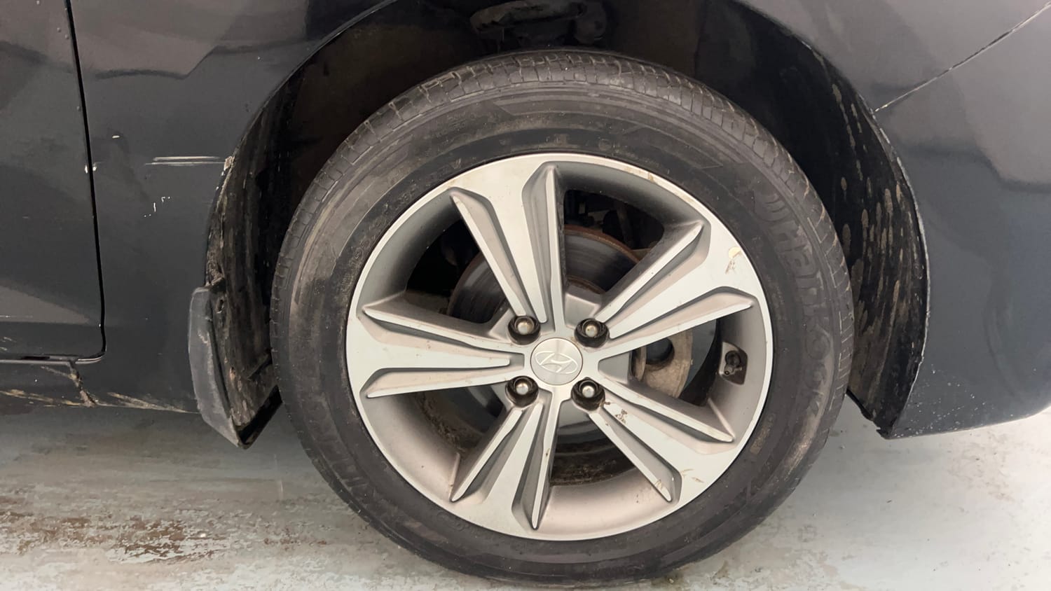 Used 2018 Hyundai Verna SX 1.6 VTVT Petrol Manual tyres RIGHT FRONT TYRE RIM VIEW