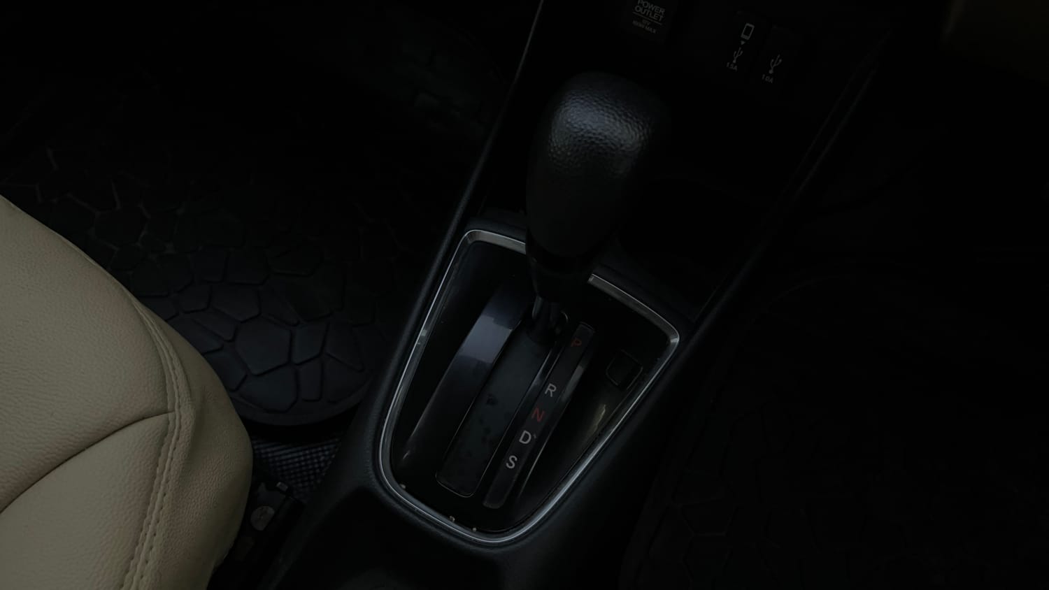 Used 2020 Honda Amaze 1.2 VX CVT Petrol Petrol Automatic interior GEAR  KNOB VIEW