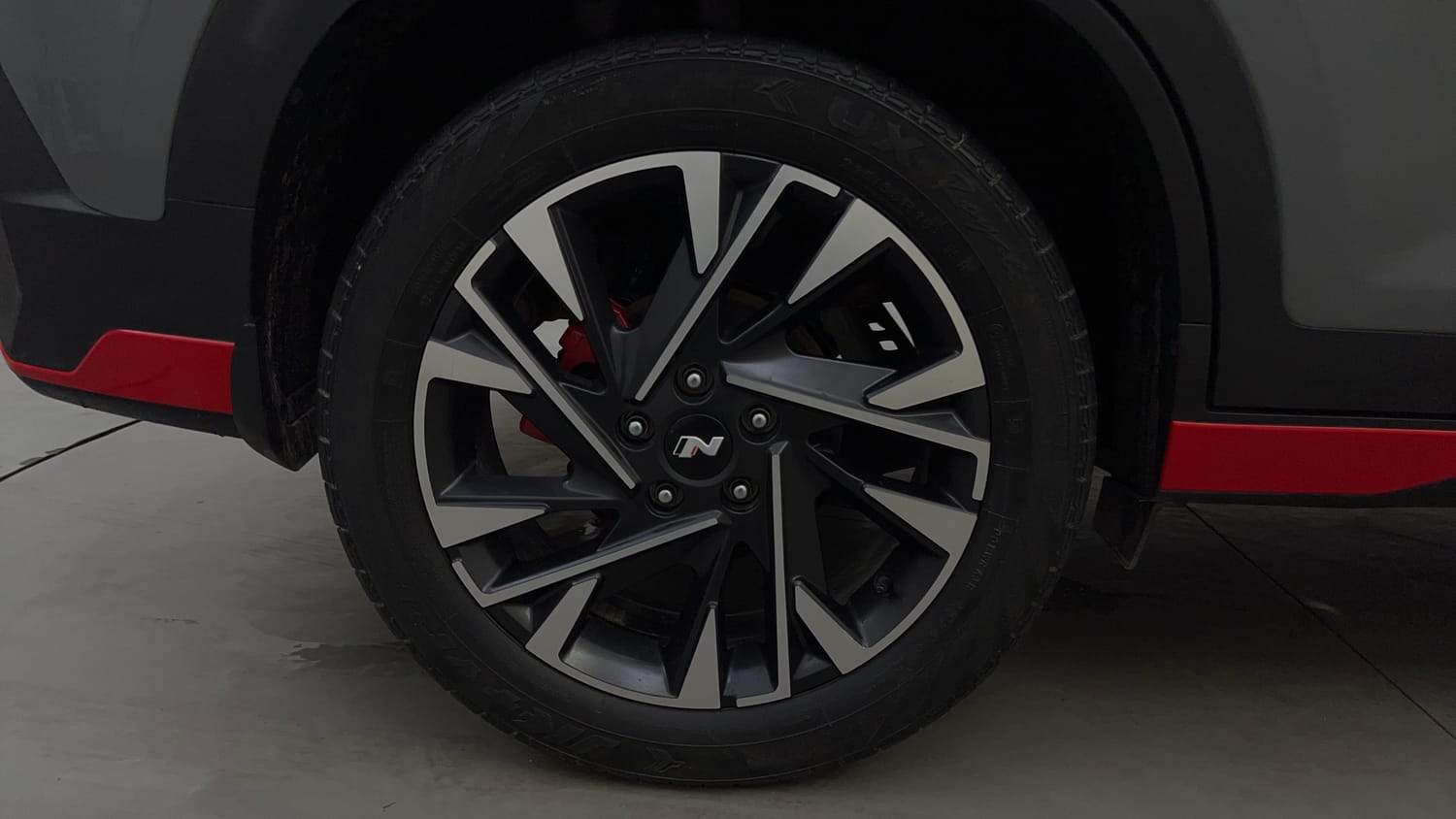 Used 2025 Hyundai Creta N-Line N10 1.5 Turbo MT Dual Tone Petrol Manual tyres RIGHT REAR TYRE RIM VIEW