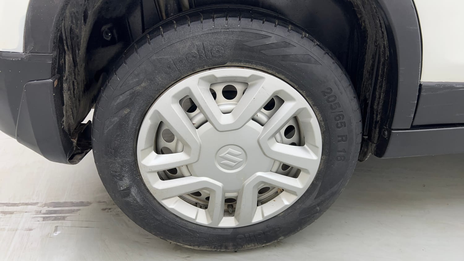 Used 2021 maruti-suzuki Vitara Brezza LXi Petrol Manual tyres RIGHT REAR TYRE RIM VIEW