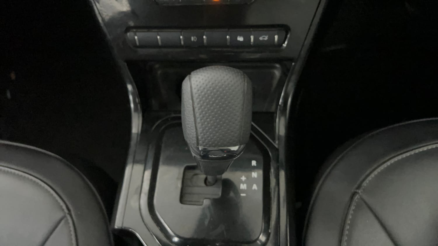 Used 2022 Tata Nexon XZA Plus (HS) Dark Edition Petrol Automatic interior GEAR  KNOB VIEW
