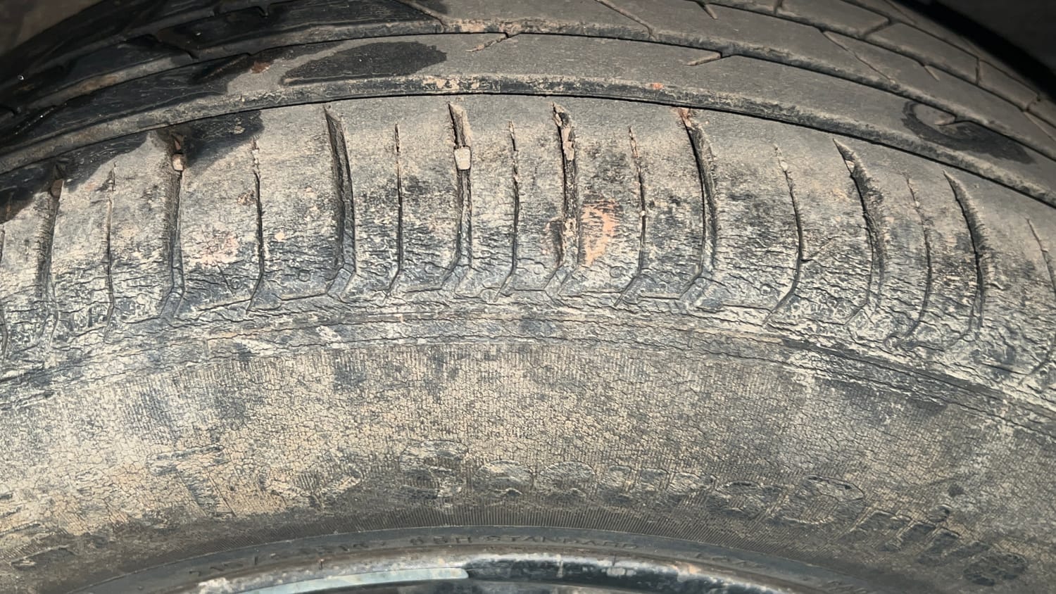 Used 2019 Hyundai Venue SX Plus 1.0 Turbo DCT Petrol Automatic tyres LEFT REAR TYRE TREAD VIEW