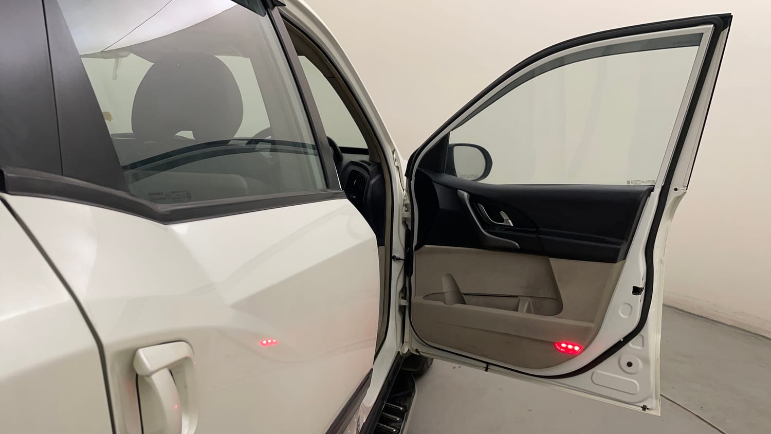 Used 2018 Mahindra XUV500 W9 AT Diesel Automatic interior RIGHT FRONT DOOR OPEN VIEW