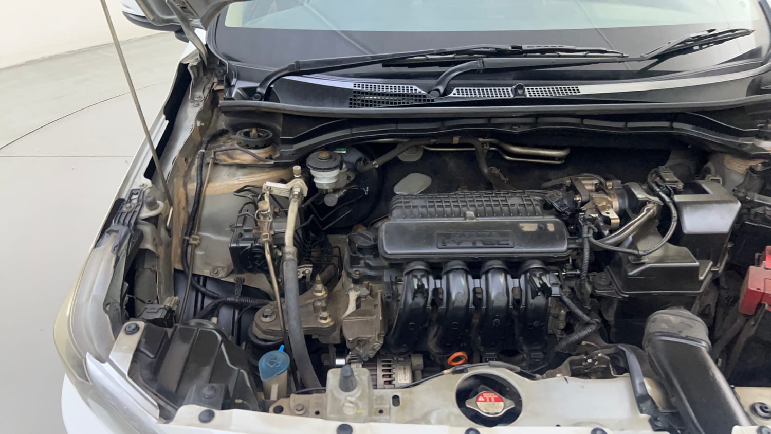 Used 2020 Honda Amaze 1.2 VX CVT Petrol Petrol Automatic engine ENGINE RIGHT SIDE HINGE & APRON VIEW