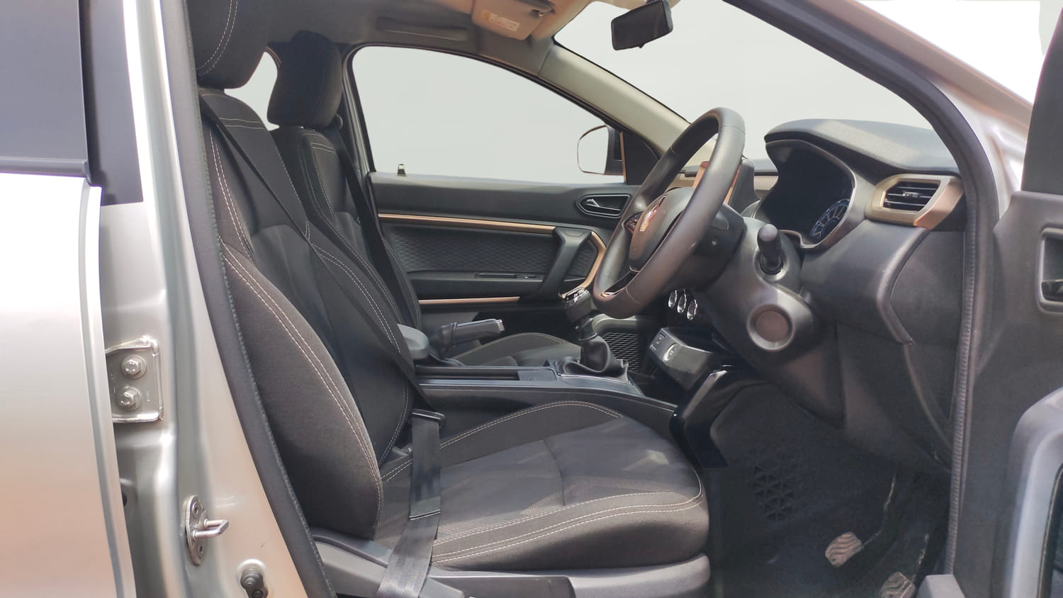 Used 2021 Renault Kiger RXT MT Petrol Manual interior RIGHT SIDE FRONT DOOR CABIN VIEW