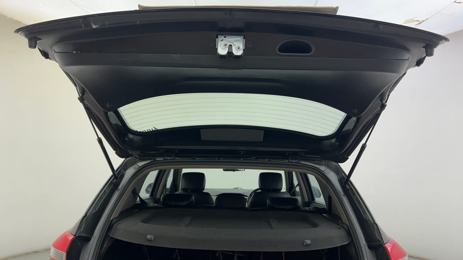 Used 2017 Hyundai Creta 1.6 SX Plus AT Petrol Petrol Automatic interior DICKY DOOR OPEN VIEW