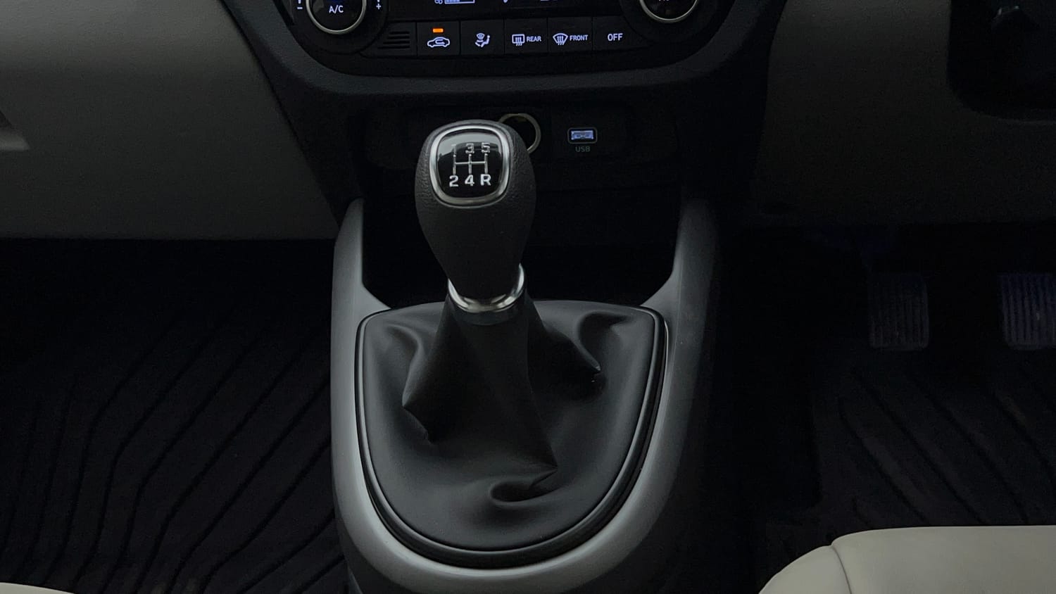 Used 2025 Hyundai Grand i10 Nios Sportz 1.2 Kappa VTVT Petrol Manual interior GEAR  KNOB VIEW