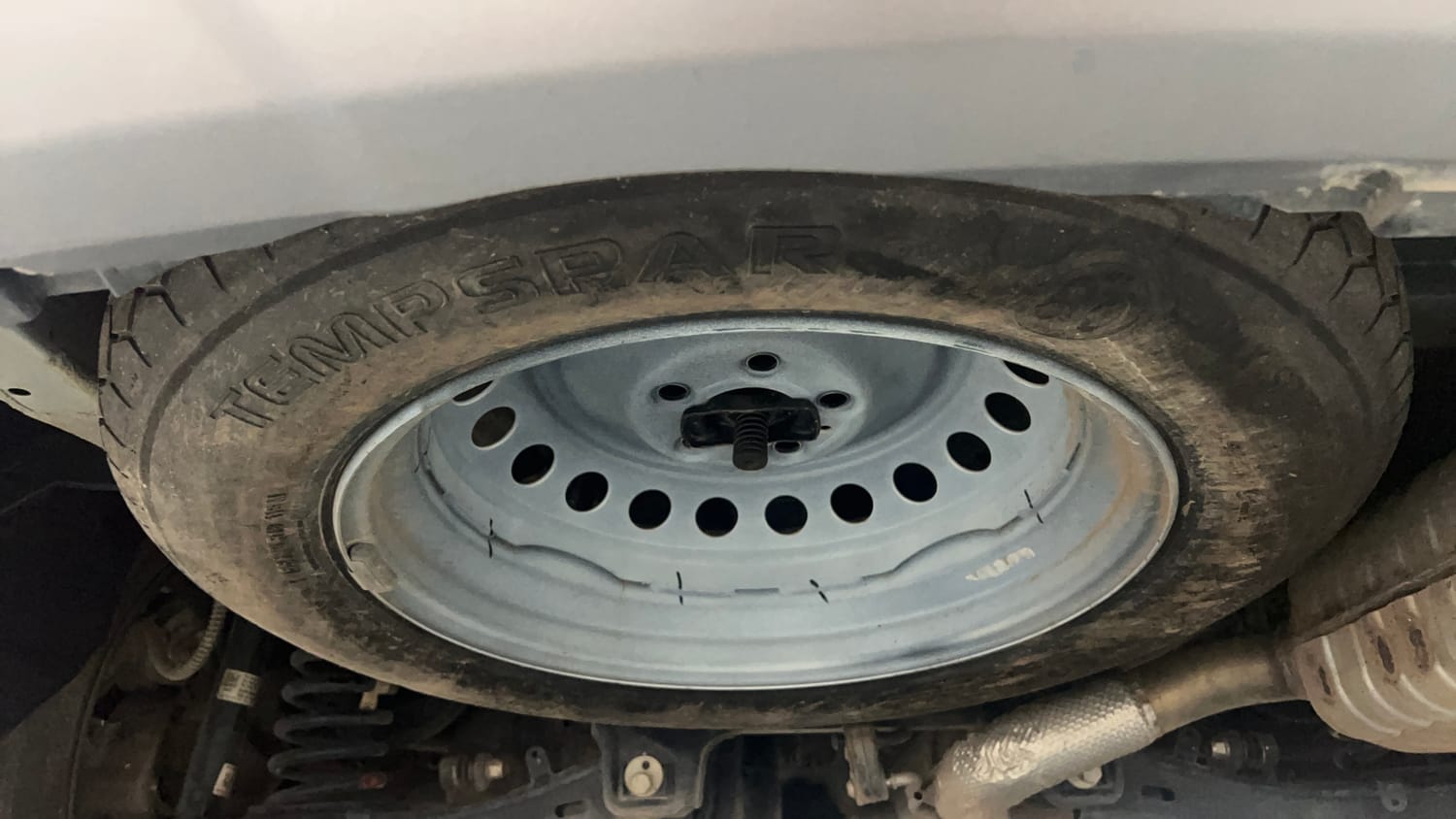 Used 2025 Mahindra XUV700 AX5 Petrol MT 7 STR Petrol Manual tyres SPARE TYRE VIEW