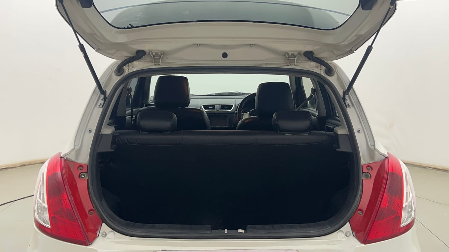 Used 2015 Maruti Suzuki Swift VXi Petrol Manual interior DICKY INSIDE VIEW
