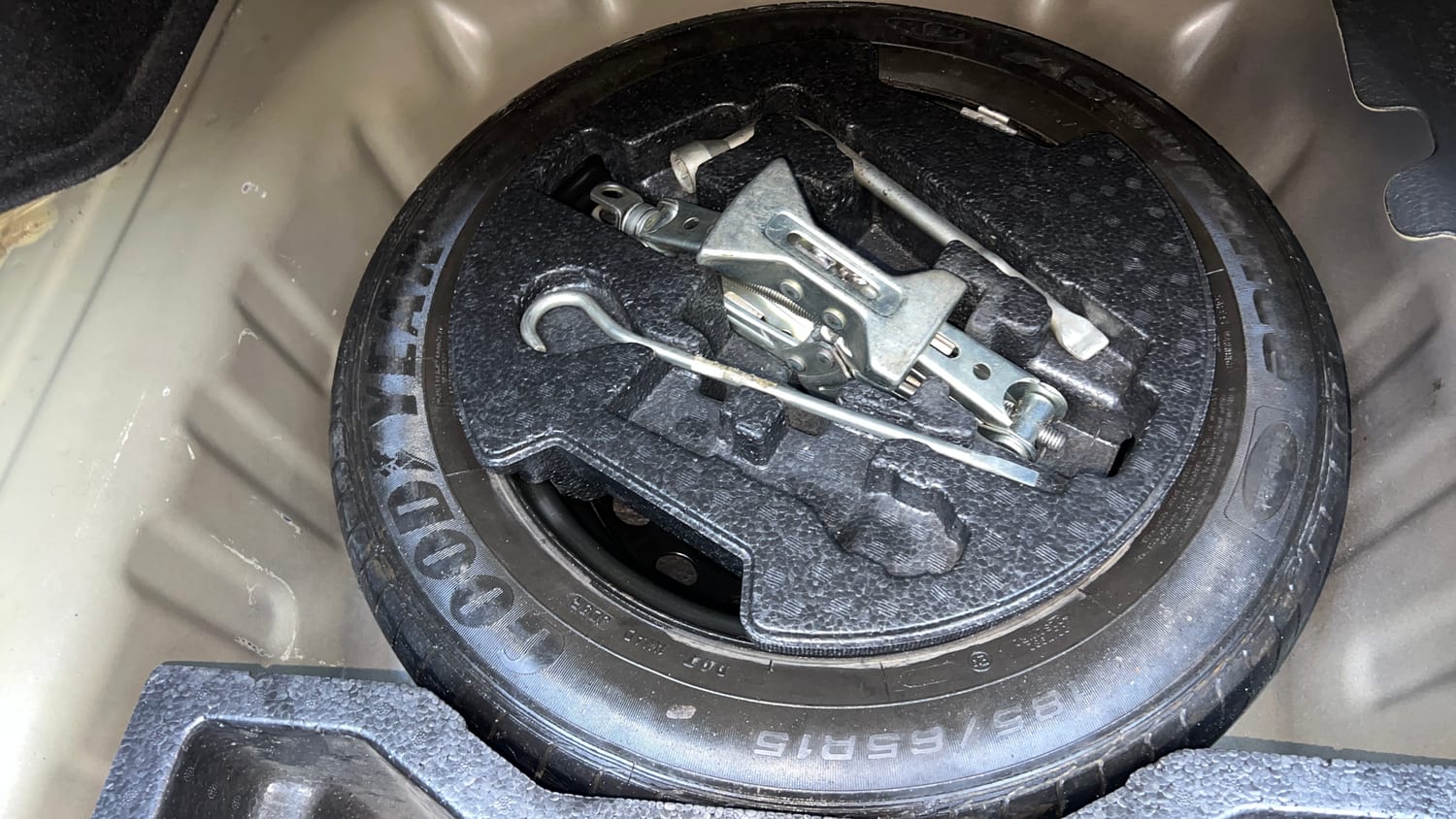 Used 2017 Maruti Suzuki Ciaz ZDi SHVS Diesel Manual tyres SPARE TYRE VIEW