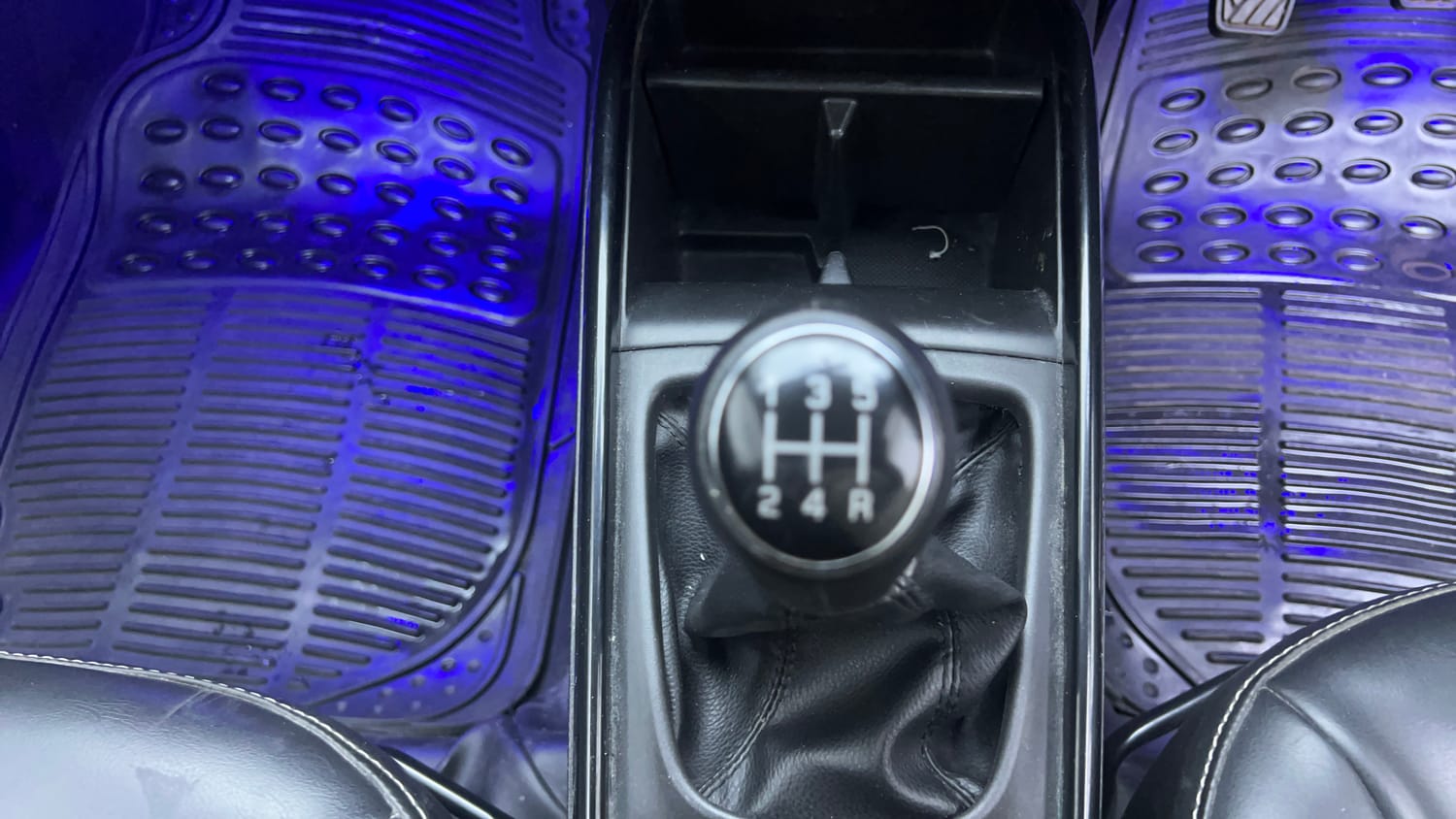 Used 2017 Maruti Suzuki Baleno Sigma 1.2 Petrol Manual interior GEAR  KNOB VIEW