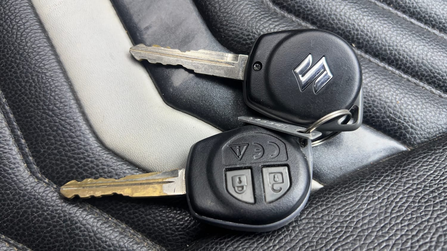 Used 2018 Maruti Suzuki Vitara Brezza [2016-2020] VDi Diesel Manual extra CAR KEY VIEW