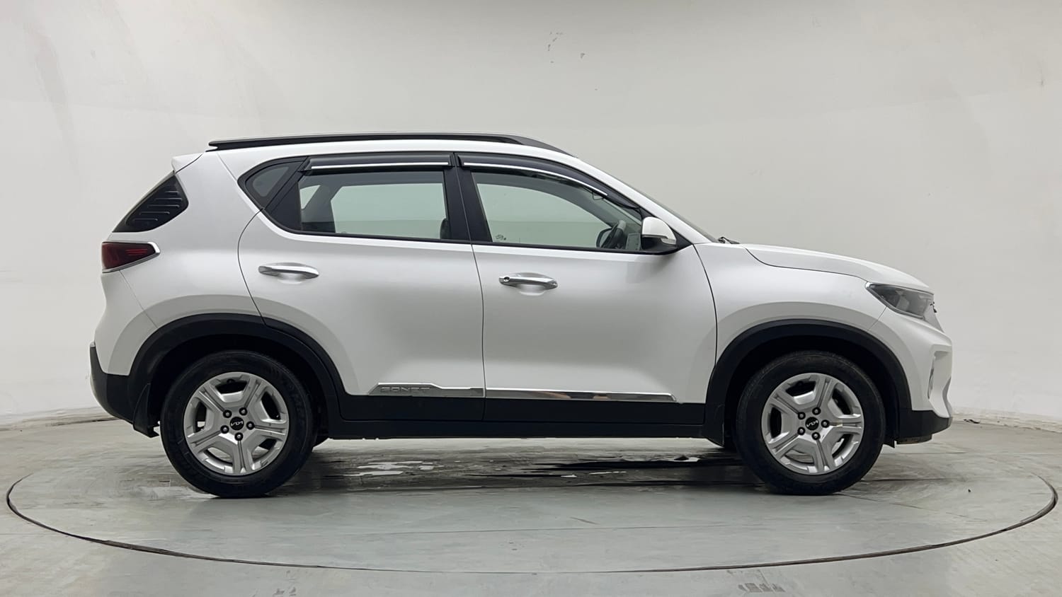 Used 2022 Kia Sonet HTK Plus 1.2 Petrol Manual exterior RIGHT SIDE VIEW