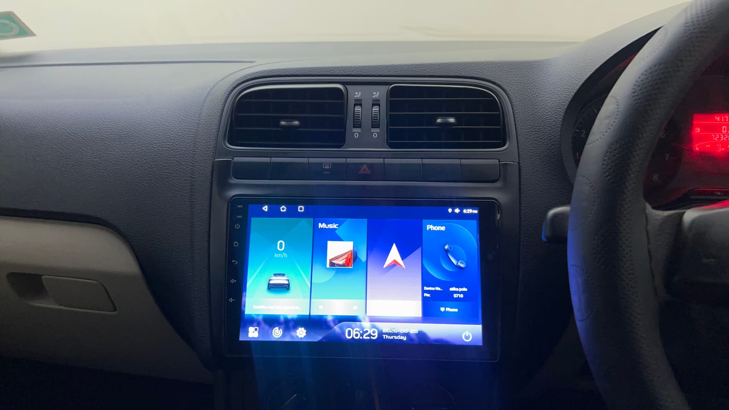 Used 2014 Volkswagen Polo Comfortline 1.2L (P) Petrol Manual top_features Integrated (in-dash) music system