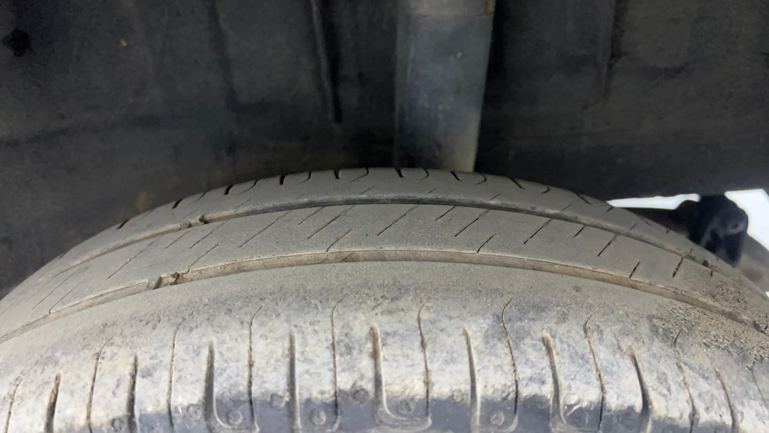 Used 2017 Renault Kwid 1.0 RXT Petrol Manual tyres LEFT REAR TYRE TREAD VIEW