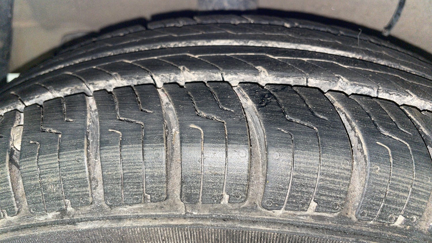 Used 2015 Hyundai Grand i10 Asta 1.2 Kappa VTVT (O) Petrol Manual tyres RIGHT REAR TYRE TREAD VIEW